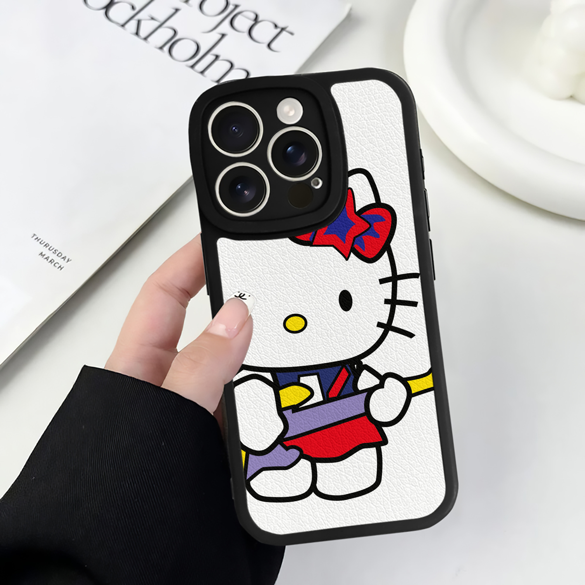 （画像用） Hello Kitty ハローキティ 【iPhone 16シリーズ対応】シリコンスマホケース（レザー調） 材質：シリコン